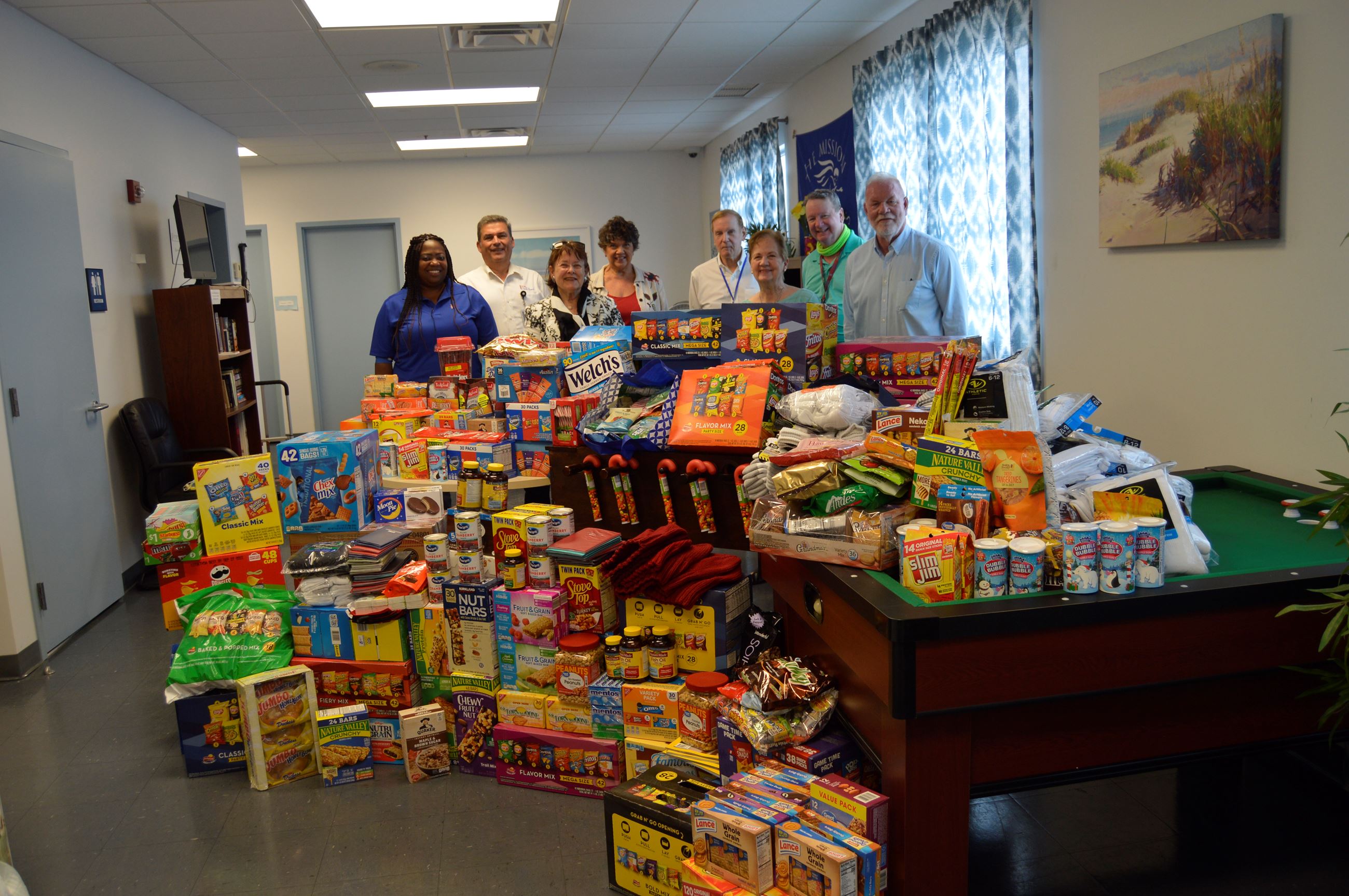 Port employees donating to Seafarers' Center