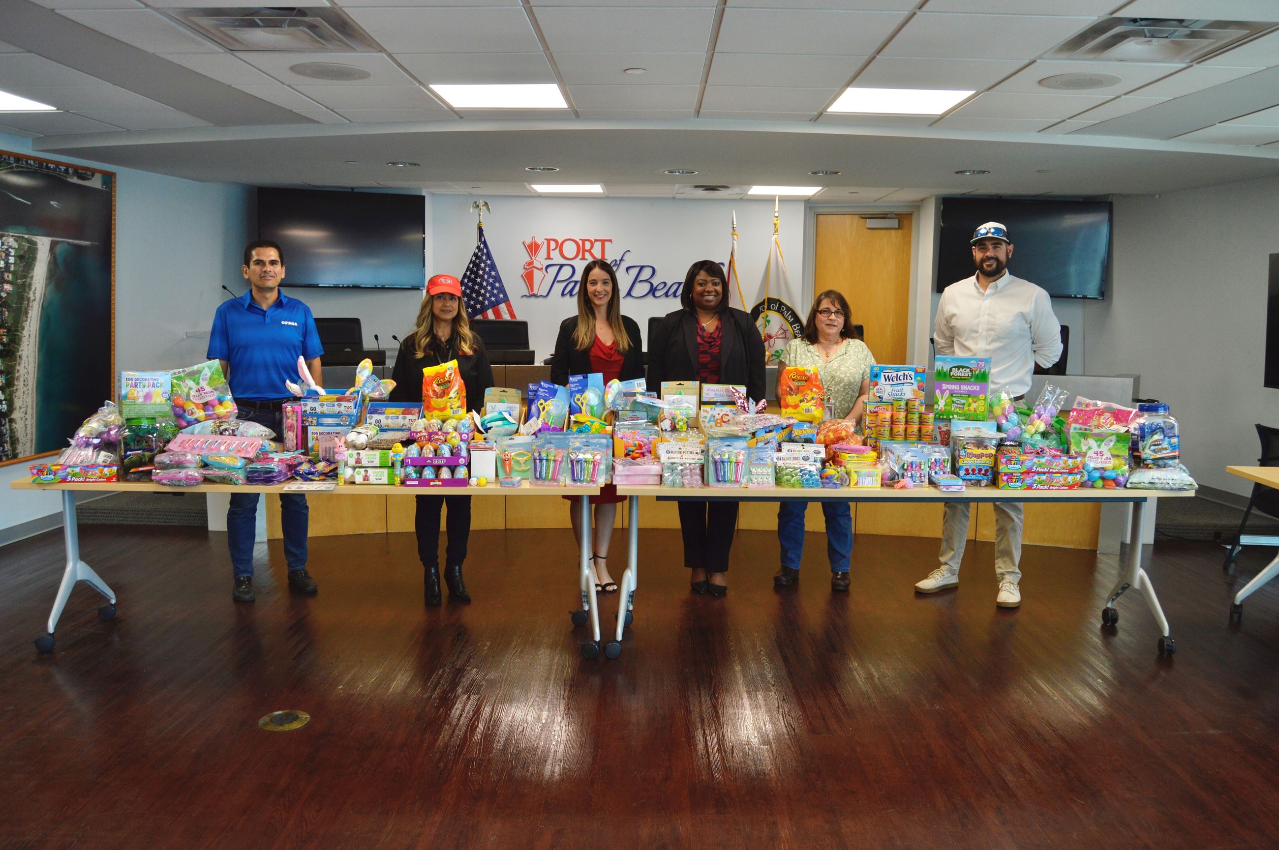 Group photos with company representatives who donated 